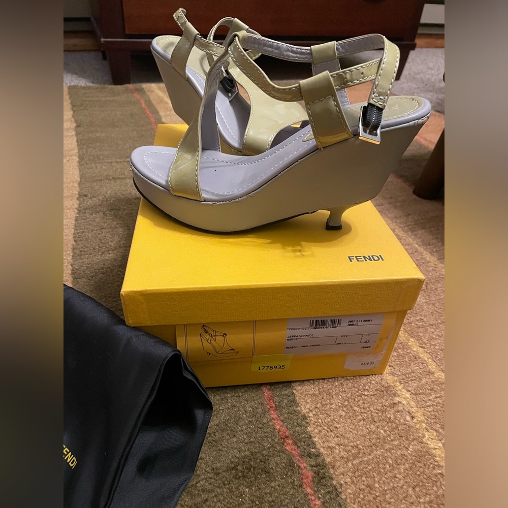 Fendi platform sandal with kitten heel. Gray size 37, US 7